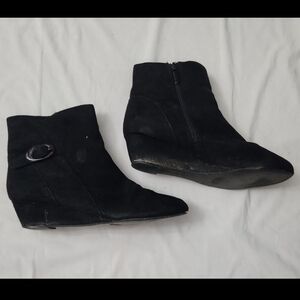 Lmpo Women's Size 8 black Suede ankle boots #515